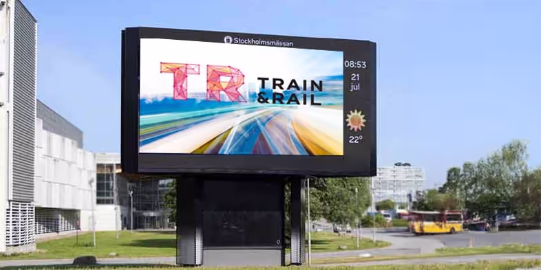 Öka din synlighet Digital utomhusskärm vid Stockholmsmässan som visar “TR — Train & Rail”